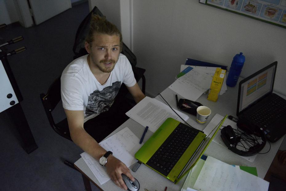 Jonas Ingemar is on the hunt for a computer that can keep its charge long enough to write his exams.