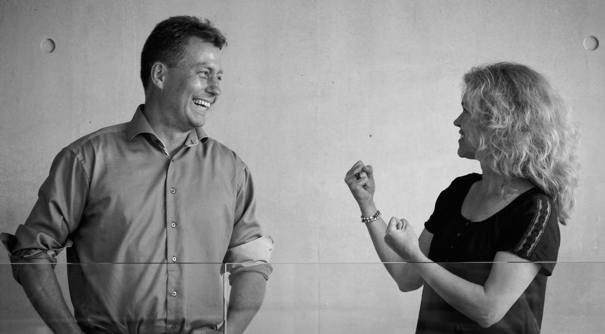 MÅ DEN BEDSTE M/K VINDE – Der er kamp om professoraterne på Københavns Universitet, og hidtil har mænd som regel snuppet dem. En prøveordning med kontante belønninger har fået flere kvinder ind på de eftertragtede kontorer.