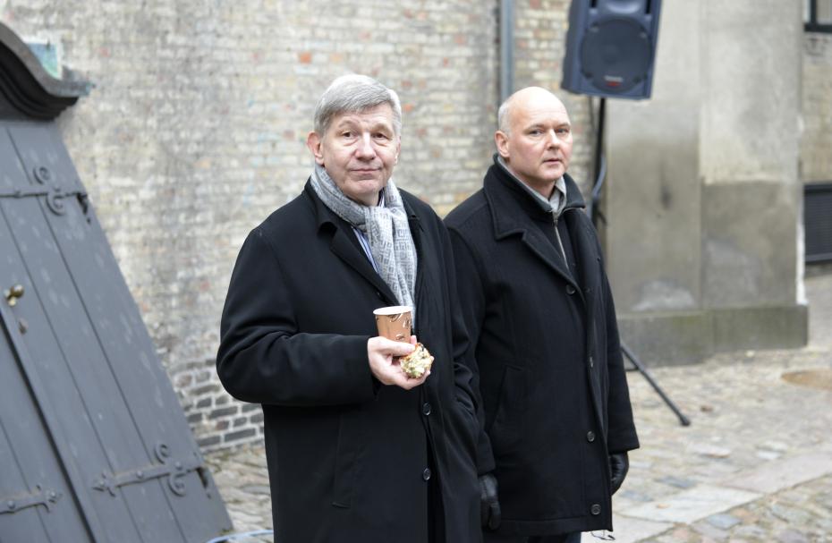 More details about Rector Ralf Hemmingsen's (left) new contract. He is seen walking here with Prorector Thomas Bjørnholm