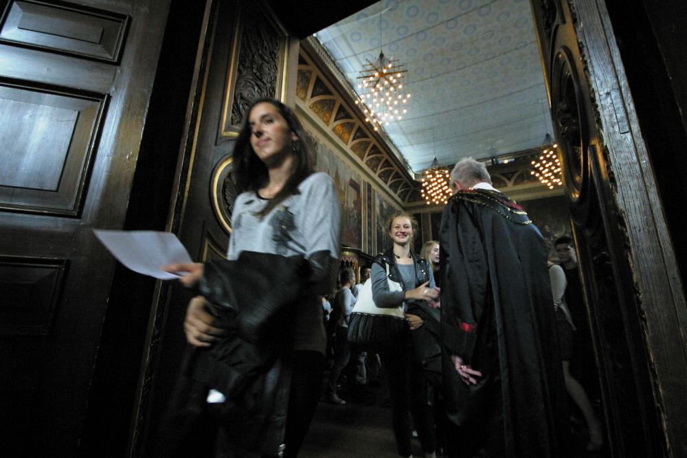 From last year's ceremony. Rector Ralf Hemmingsen (right) will shake hands with everyone on their way out the door