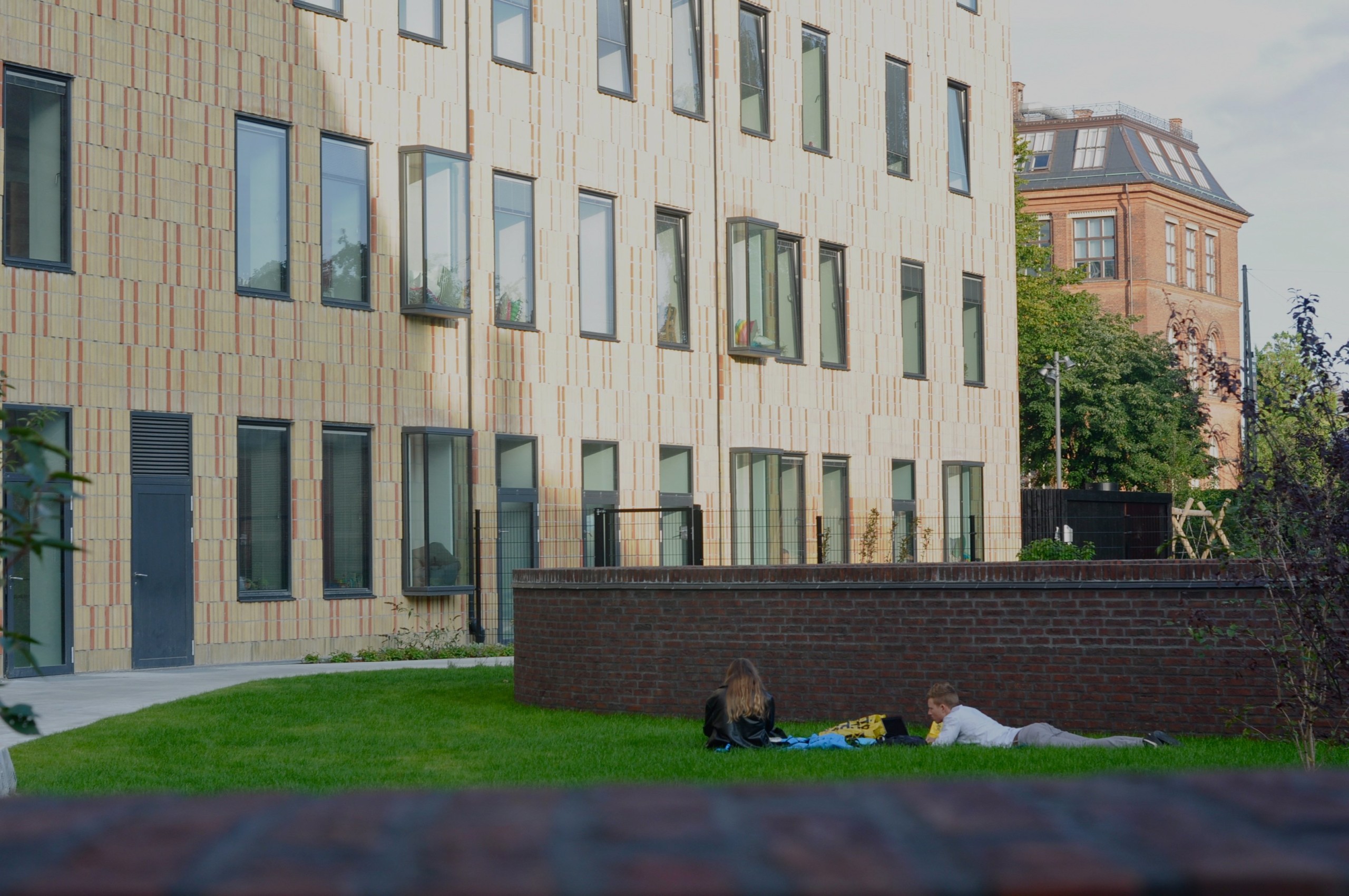 This grass-filled outdoor space makes for a cosy study spot