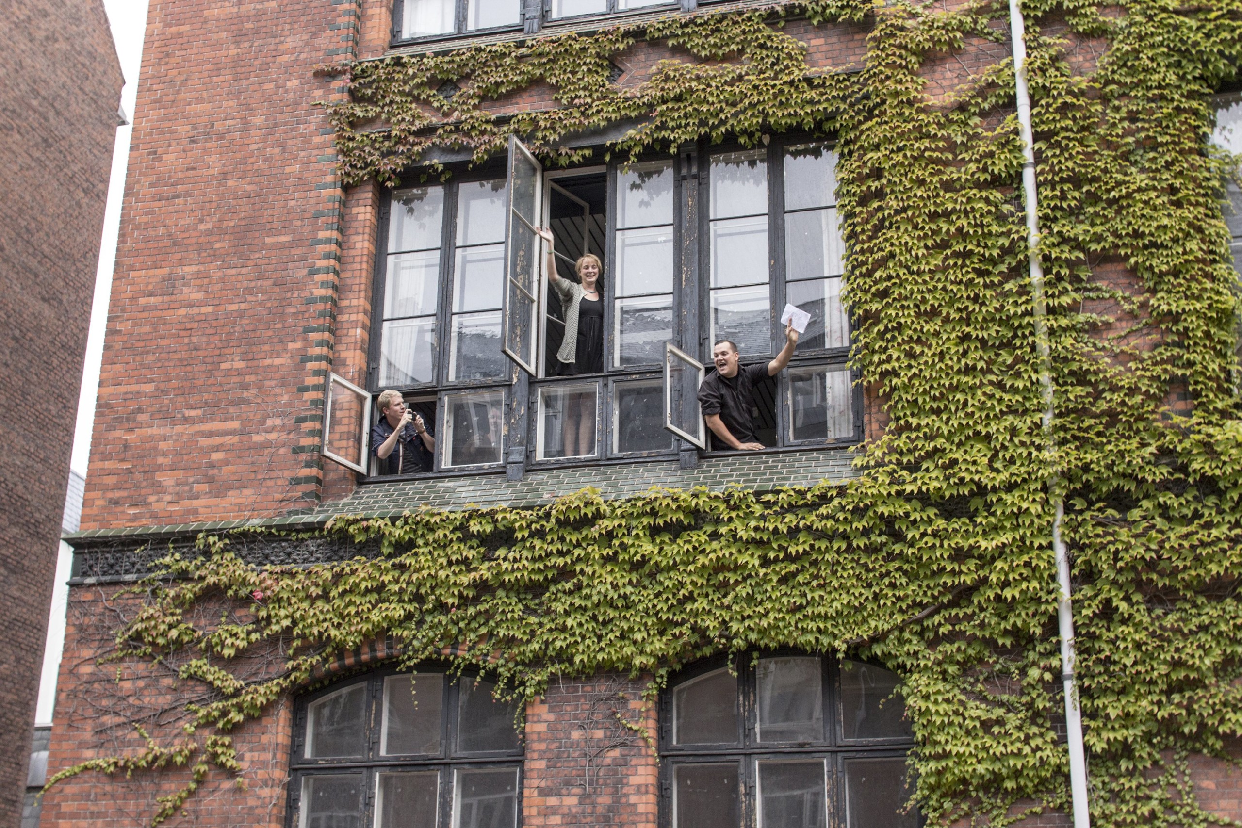 BESÆTTERE - En egentlig overtagelse af denne skole stod ikke på KU's Studenterråds liste over gøremål for tirsdag aften, men andre studerende gik skridtet videre og udråbte stedet til at være kollegium. Så kom politiet.