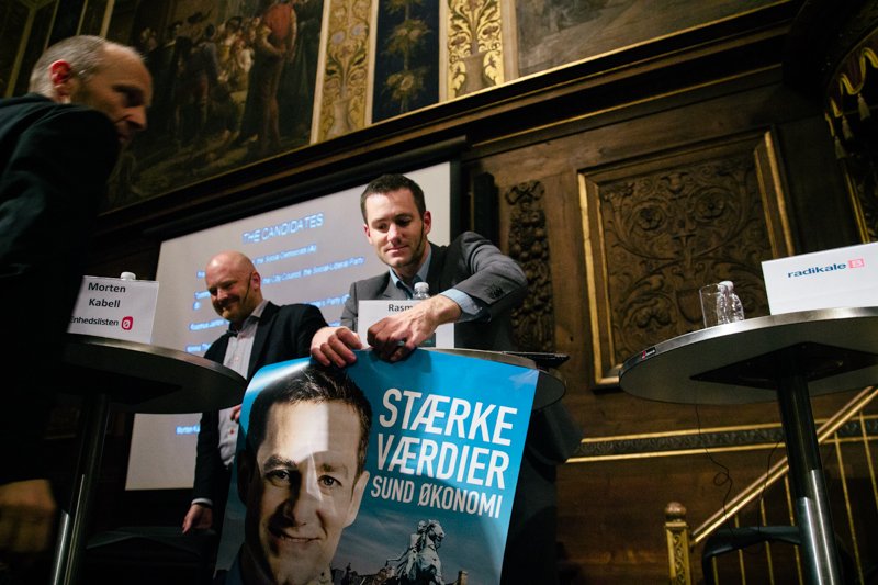 Rasmus Jarlov, leader of the Conservatives, prepping up for the show: “Hey, we need more text on the posters. Are people supposed to vote basing on looks?”