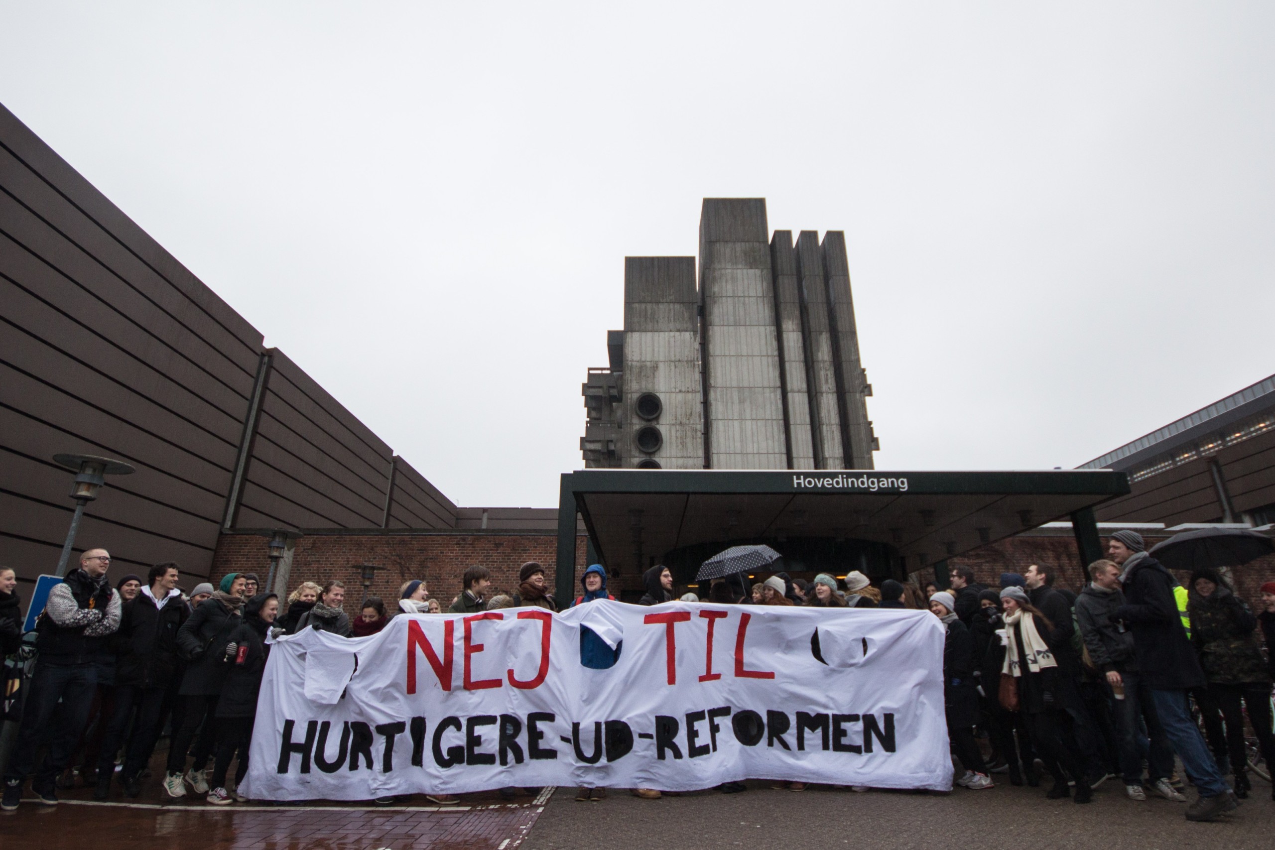 BLOKADE - De studerende på Panum er massivt til stede ved alle indgange og undervisningslokaler.