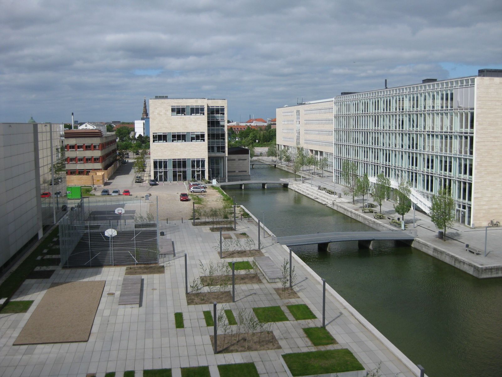 Faculty of Humanities at the University of Copenhagen. Students' completion times are too long. This has to stop, or the government will cut our funding, warns the Dean