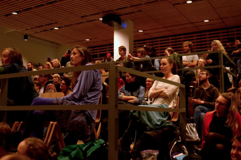 LYTTENDE - Blandt de studerende er der enorm interesse for fremdriftsreformen. Forståeligt nok, for den har store konsekvenser for deres studieliv. 