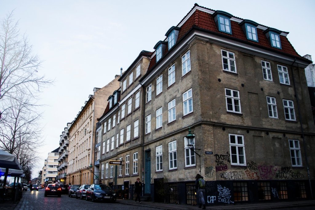 Sofiegaarden kollegium - view from outside Sofiesgade Street. The first floor is taken up by the kindergarten. Students live on the top floor. 