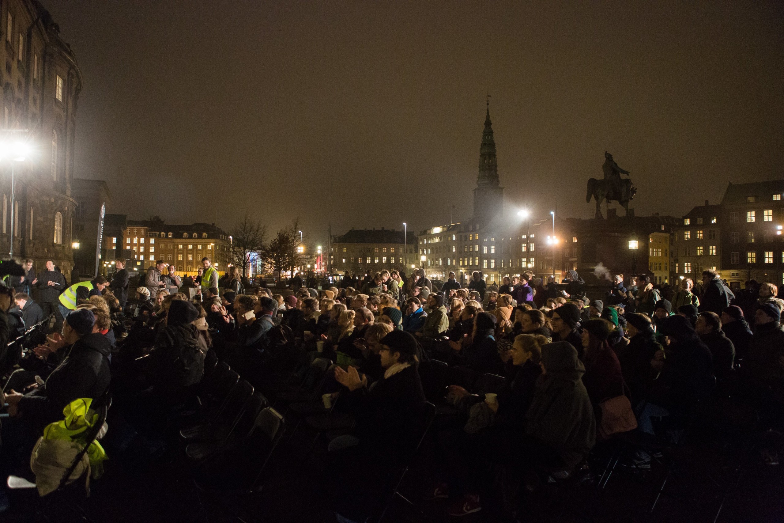 MANIFESTATION - »For nogle få uger siden havde ingen troet, at vi kunne rykke ved reformen,« lød det blandt andet fra talerstolen ved det alternative udvalgsmøde om fremdriftsreformen.