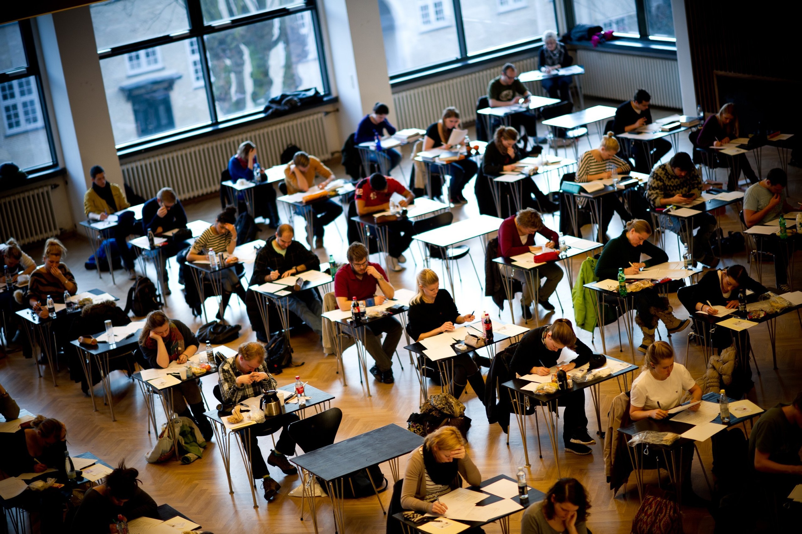 ARBEJDSTID - Der er store forskelle fakulteterne imellem på hvor megen tid de studerende tilbringer i undervisningslokalerne og på deres studier generelt. 