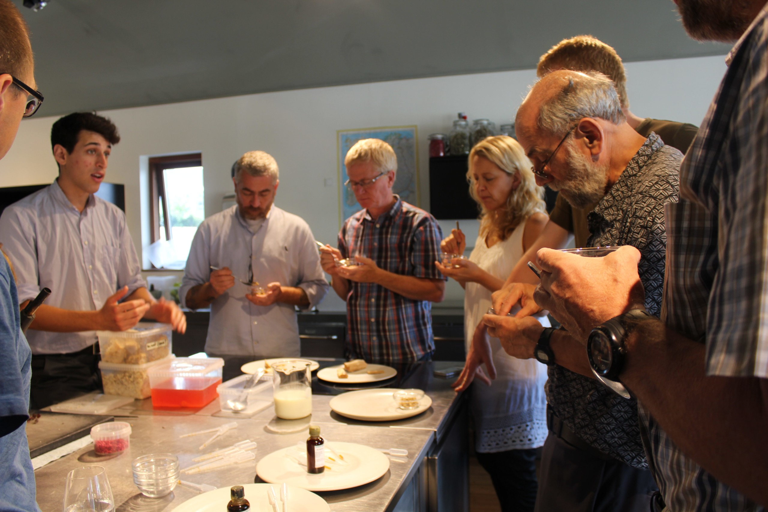  “The challenge is that we don’t eat insects in the West. And why is that?” asks Jørgen Eilenberg. Here, he and UCPH's Annette Bruun Jensen are tasting insect samples with the Nordic Food Lab.
