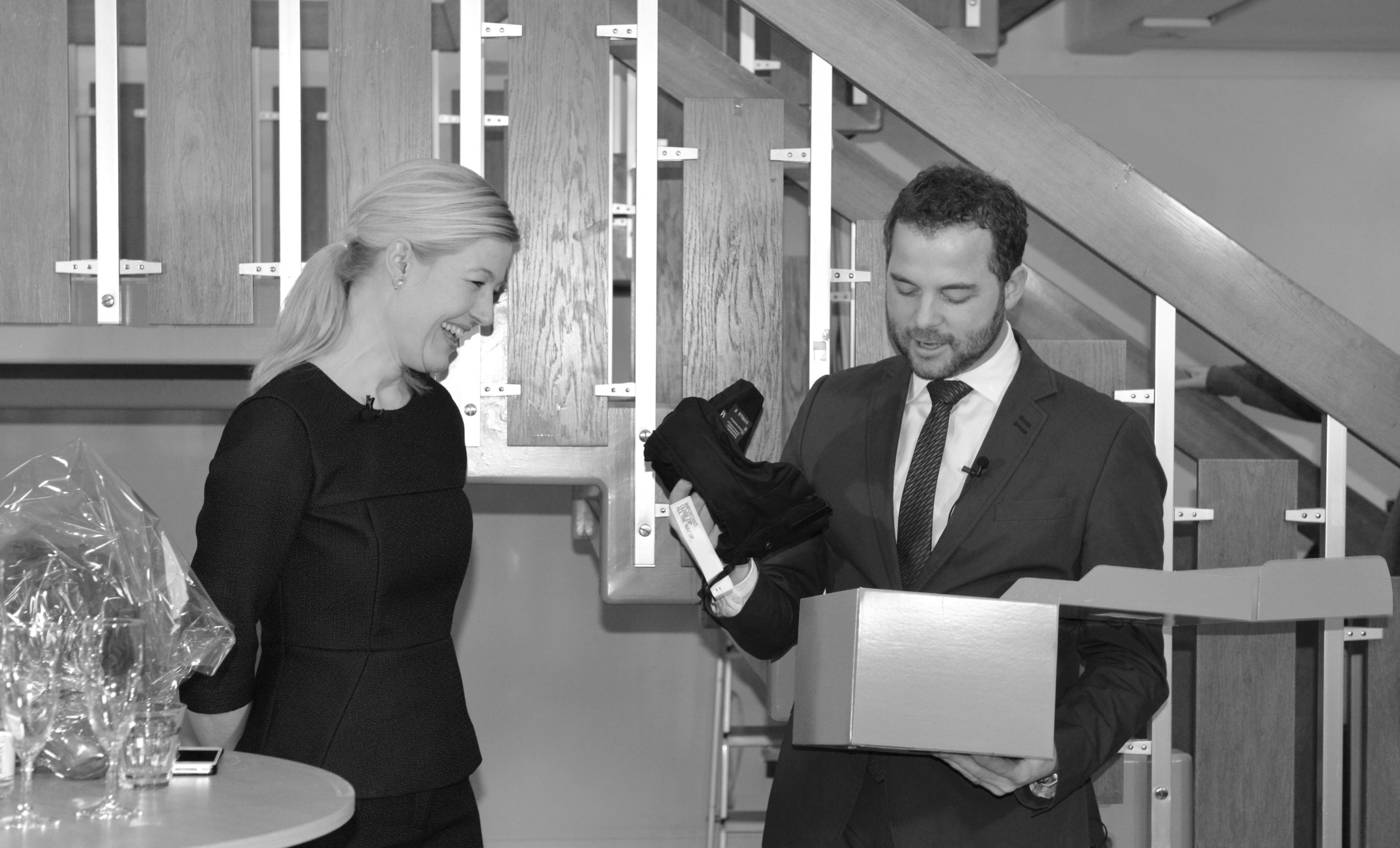 STUDENTERBESKYTTELSE - »I Danmark er uddannelse noget, vi giver. Men en gave er kun noget værd, hvis de, som modtager den, også sætter pris på den,« sagde Sofie Carsten Nielsen i sin tiltrædelsestale.  Selv fik hun oppustelig cykelhjelm i velkomstgave. 