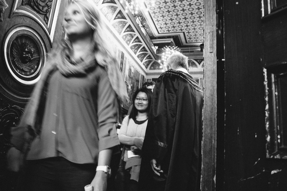 KOM IND - Står det til KU's rektor, skal det være lettere for udenlandske talenter at studere og finde job i Danmark. Her modtager han internationale studerende på KU ved semesterstart i 2013.