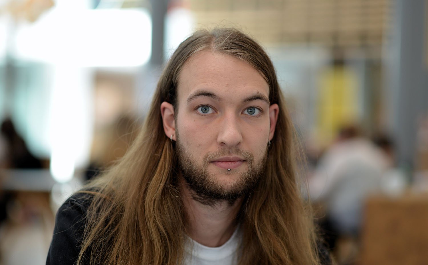 EDB-FRIT SAMFUND? - Alexander Sjöbergs eksamen handler om et projekt, der er 100 procent digitalt - alligevel skulle rapporten og de tre officielle papirer afleveres på tryk.