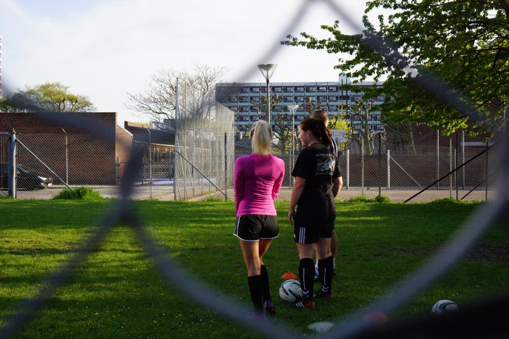 The dorm shares common areas and a sports field with their neighbours, the Hørhus-kollegiet