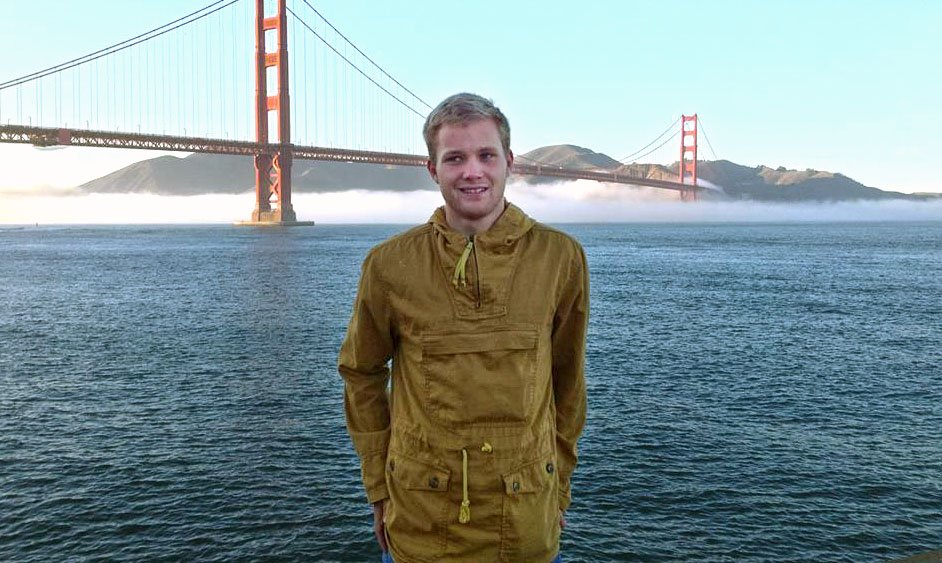 ØKONOMISK TAB - Christoffer Krogh var udlandsstuderende i USA fra september 2013 i det sidste år af sin bacheloruddannelse, men uforvarende mistede han fire måneder af sin SU denne sommer. Her står han foran Golden Gate Bridge-broen ved udmundingen af San Francisco-bugten. 