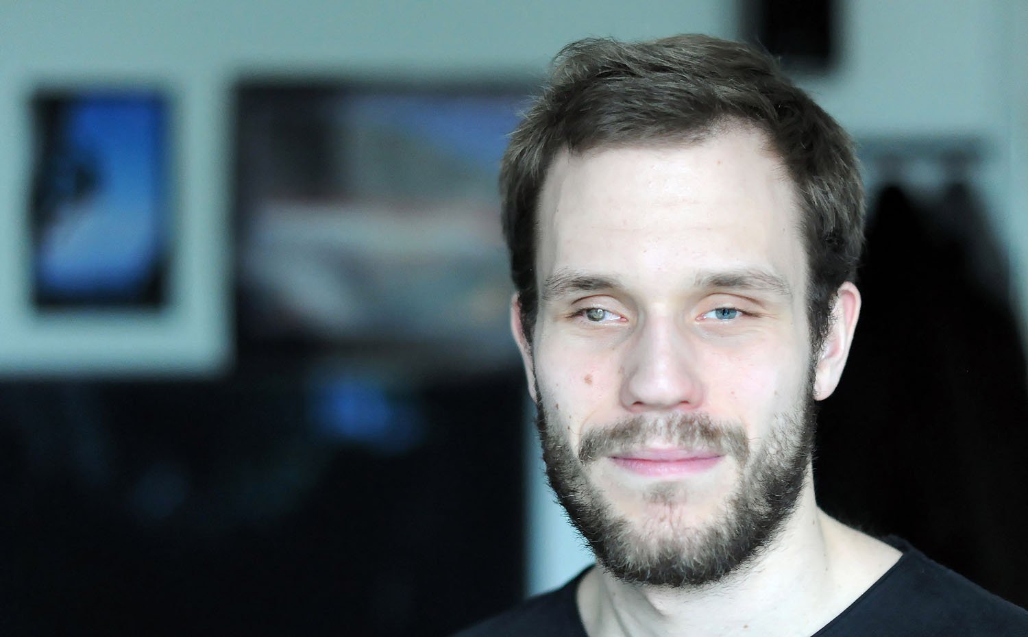 FOKUS - Hans Brix Baulund, 24-årig universitetsstuderende med kun fem procent synsevne tilbage, hjemme i sin kollegielejlighed ved siden af Universitetsparken i København