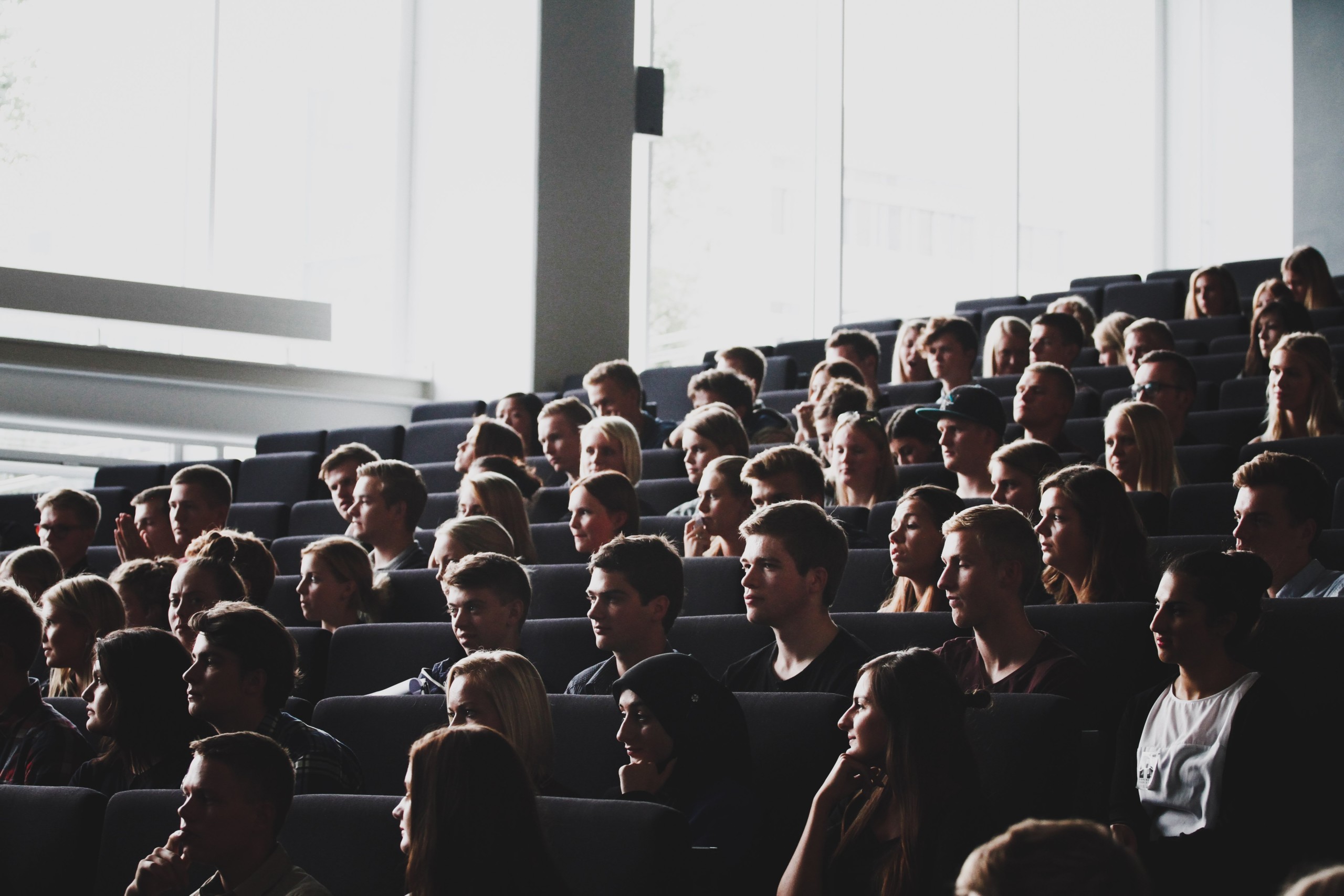 Kun på RUC er flere studerende utilfredse med studiemiljøet end på KU, siger ny Djøf-undersøgelse.