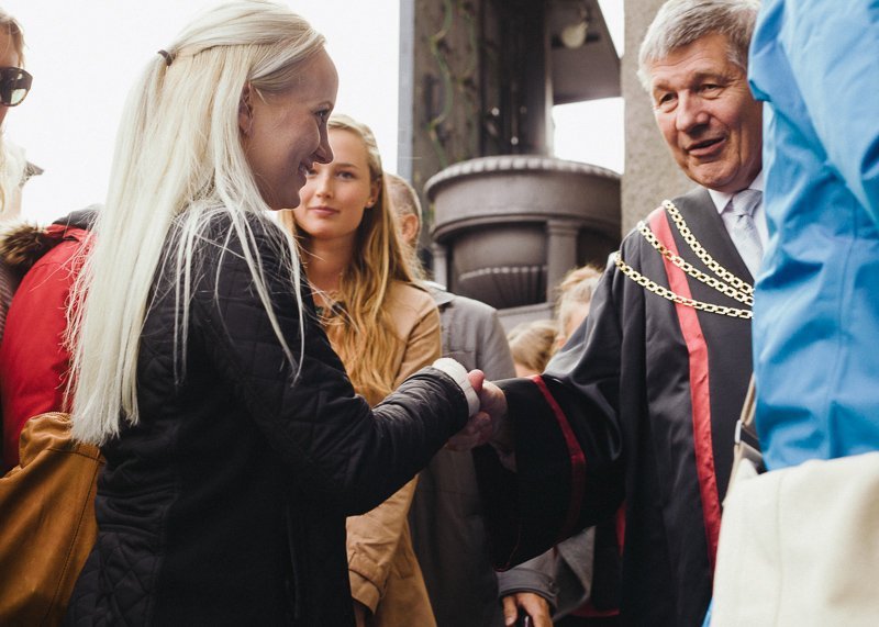 For the first time, Rector Ralf Hemmingsen presided over a joint International and Danish ceremony