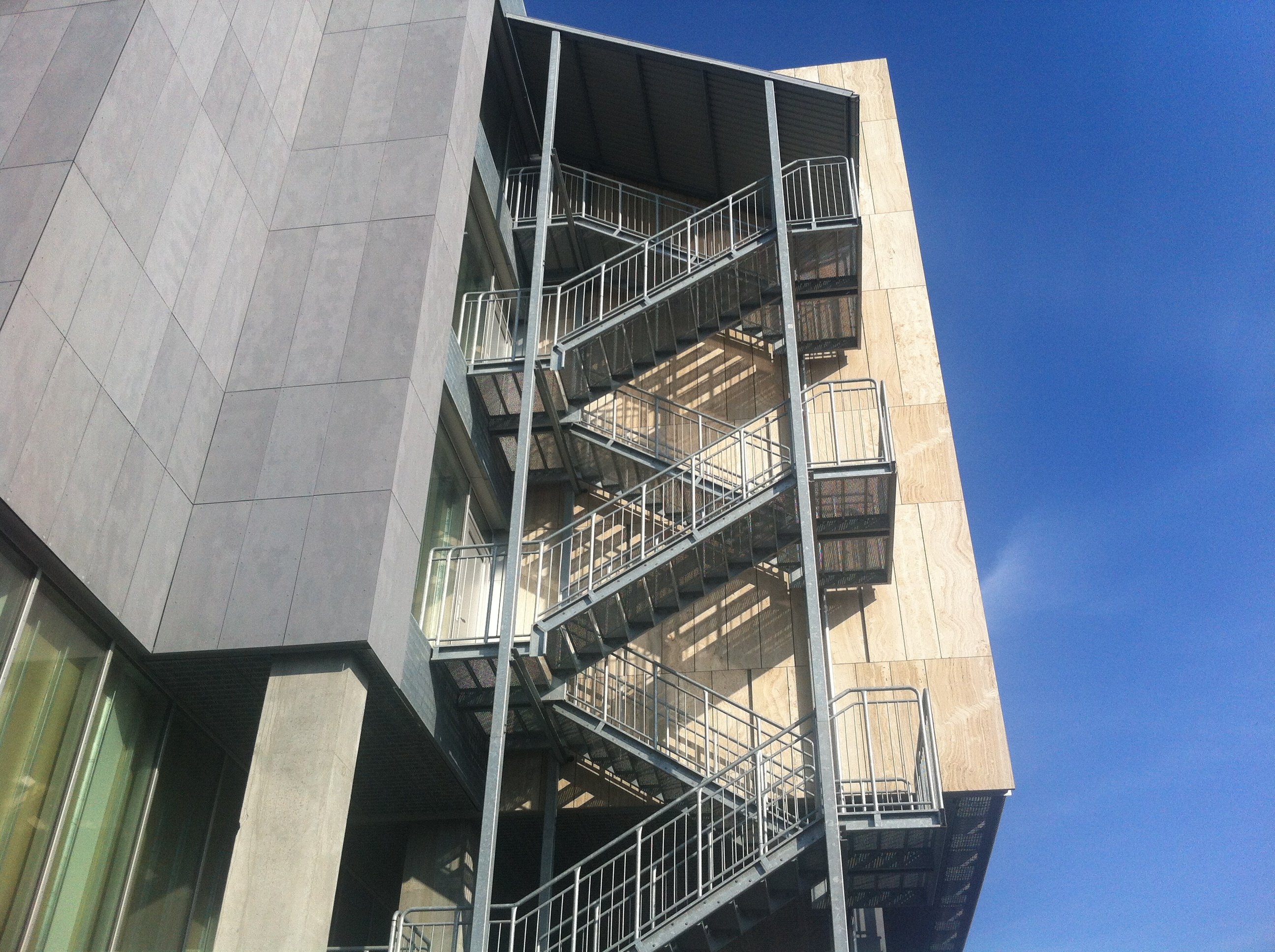 Corner of KUA 2 soon to have its whole surface sliced off, ready to fit into KUA 3 building