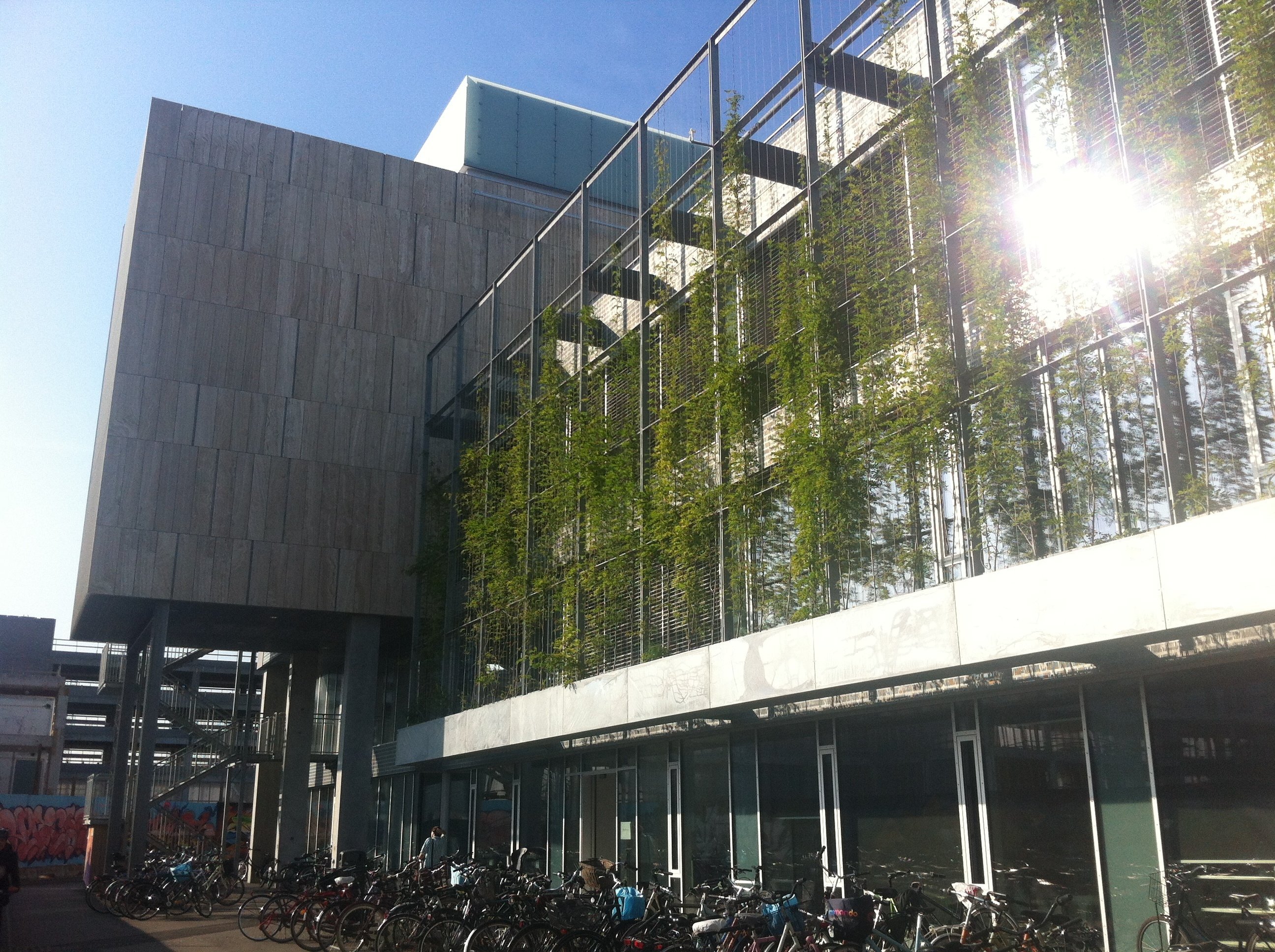 This is the corner. The wall surface has to be taken off, and the new KUA3 building has to be attached