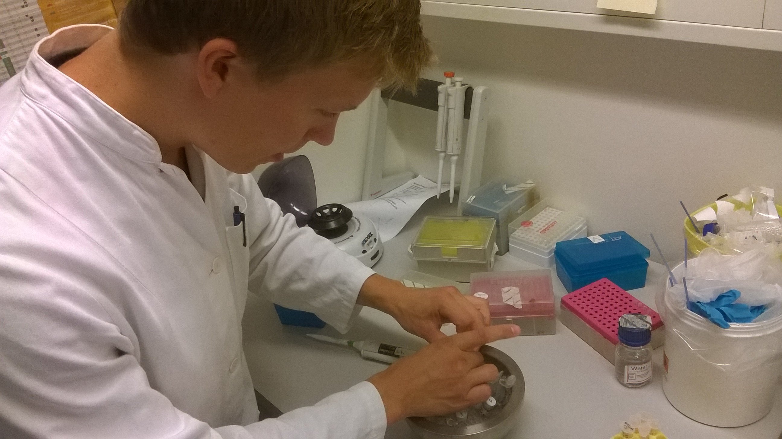 Henrik Frisenvang of UNIK Copenhagen, a team of biotechnology students from the University of Copenhagen, working on biosensors for the iGEM competition.