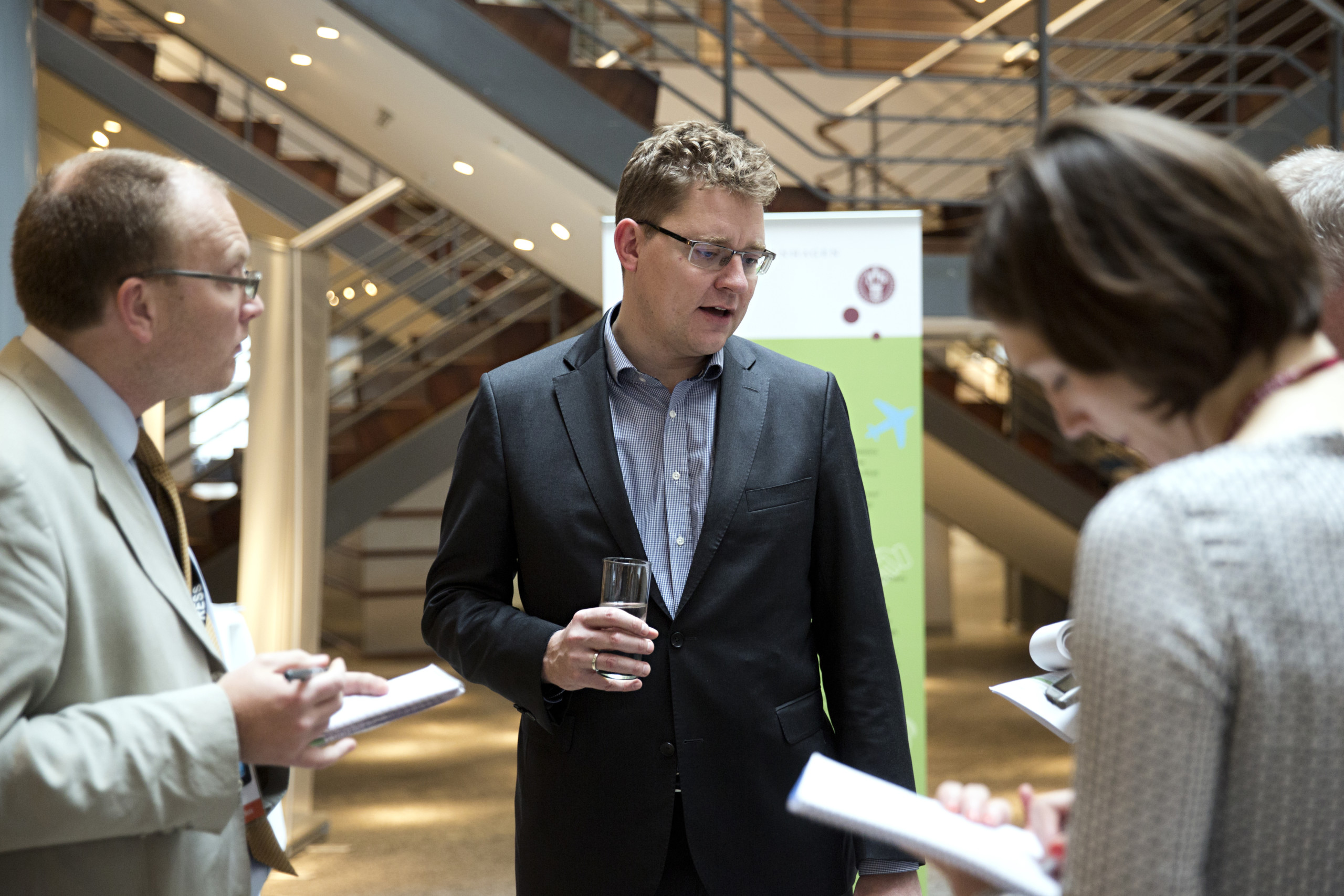 Minister of Climate and Energy Rasmus Helveg Petersen with the University Post and other members of the press at the IARU sustainability congress