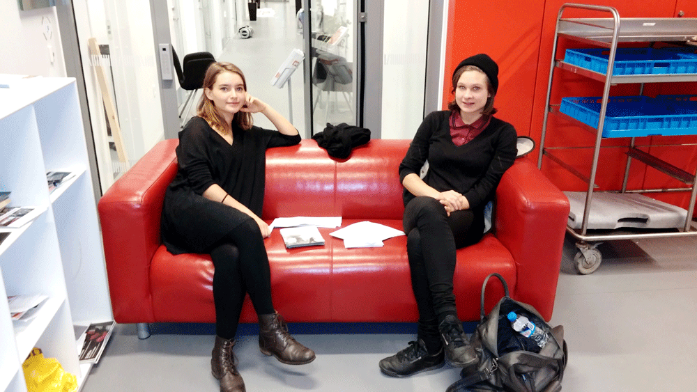 De to blokadevagter, der ønsker at være anonyme, og deres medstuderende har nu fået lovning på, at de ikke bliver udskrevet fra universitetet som konsekvens af deres aktion.