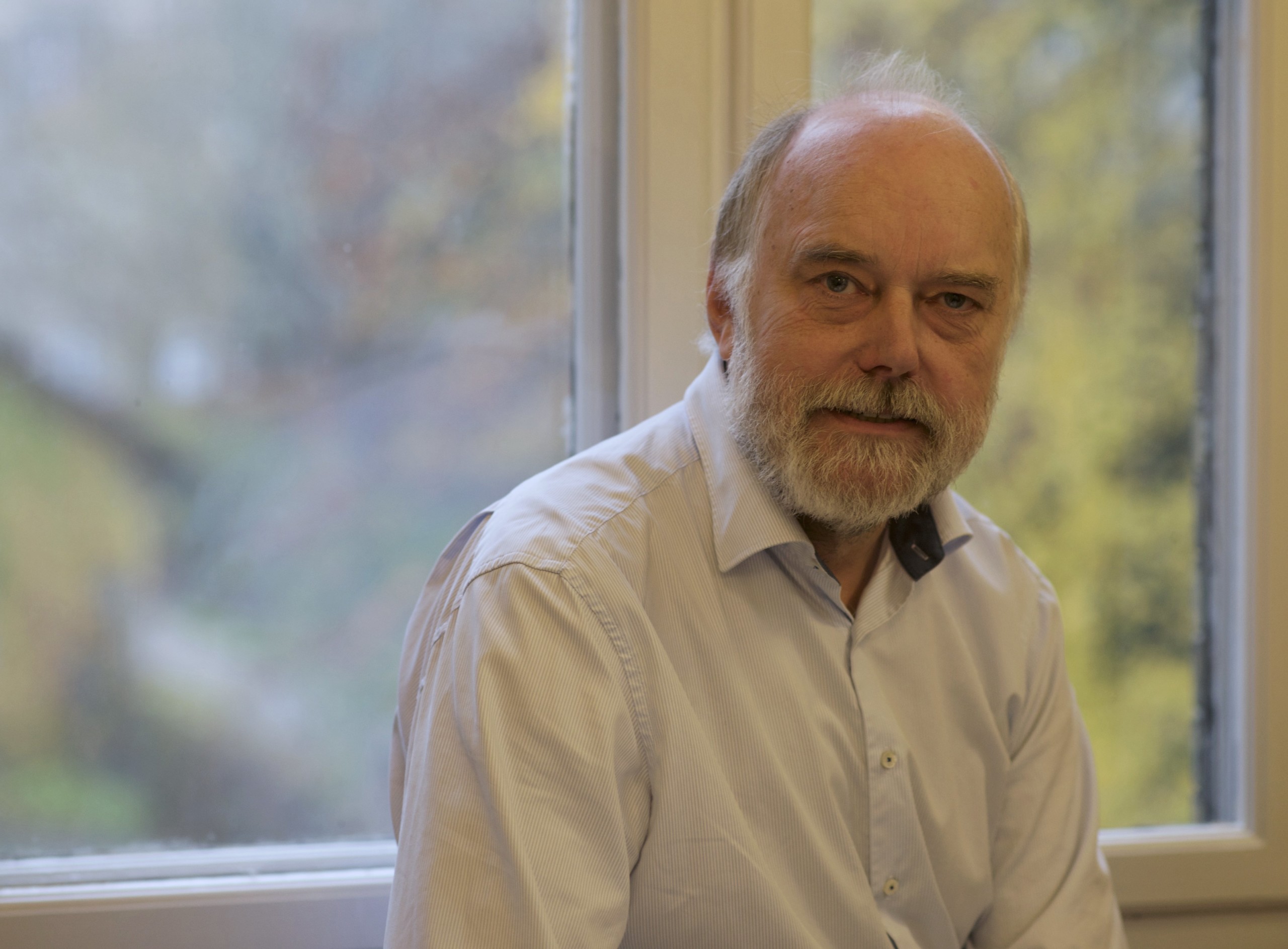 EKS-INSTITUTLEDER - Institutterne er det bærende element på universitetet, mener dekan John Renner Hansen, som selv ledede Niels Bohr Institutet, før han steg i graderne. Derfor, siger han, skal institutterne være stærke.