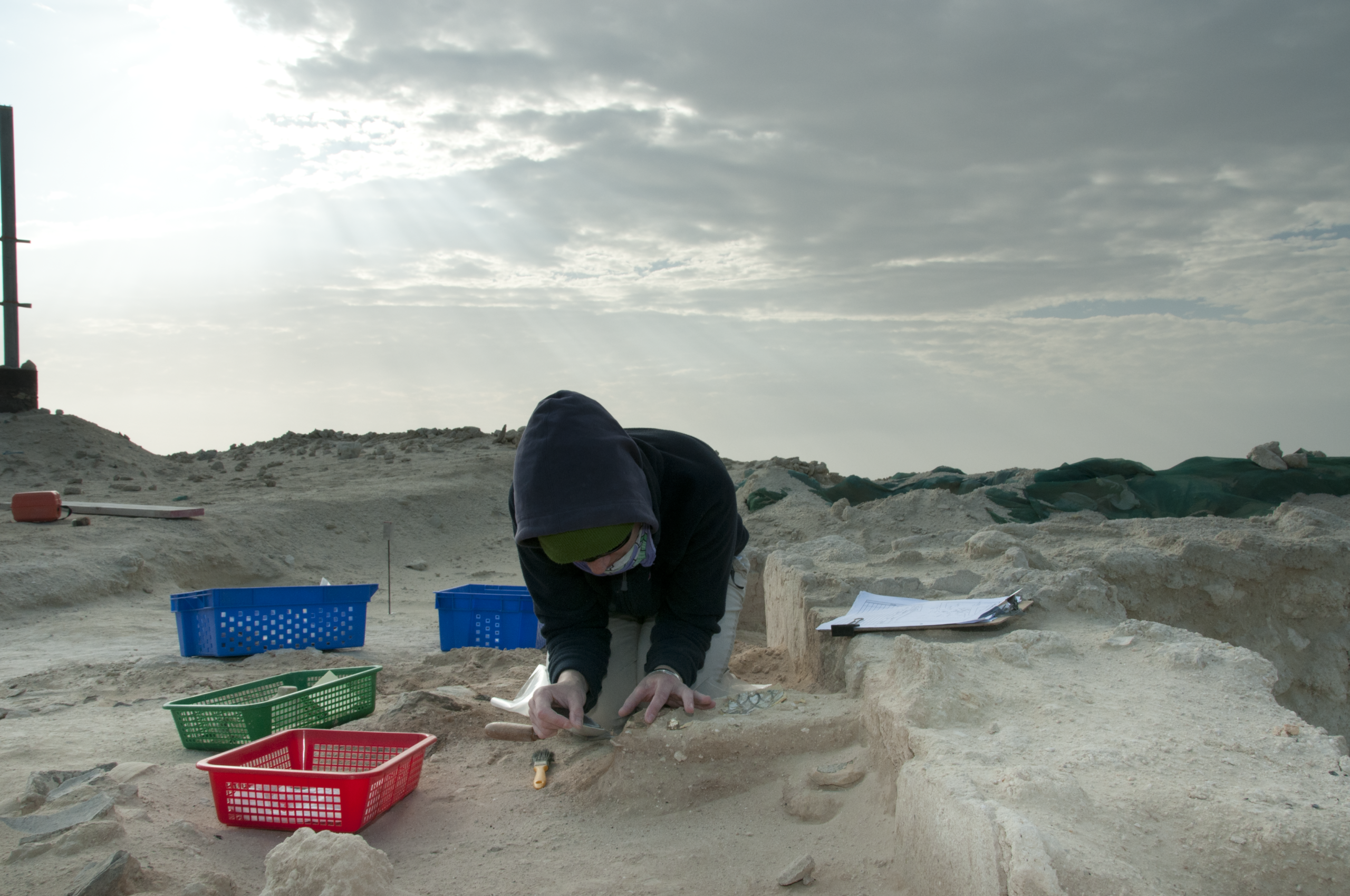 PhD student Agnieszka Bystron excavating ceramics (Photo by D. Britton)