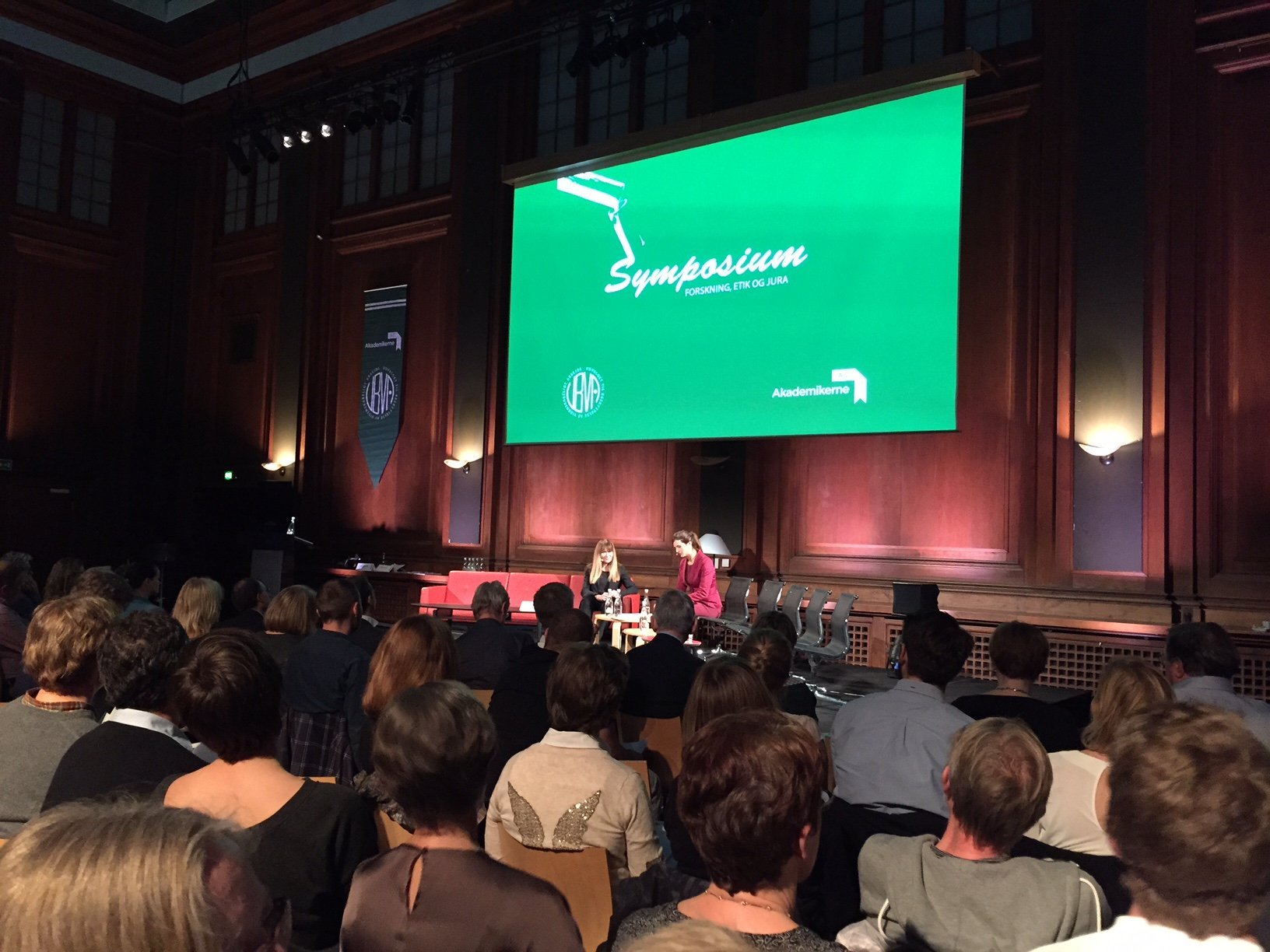 UREDELIGHEDSSAMTALE - Line Gertsen og Bente Klarlund i interview på Axelborg i København.