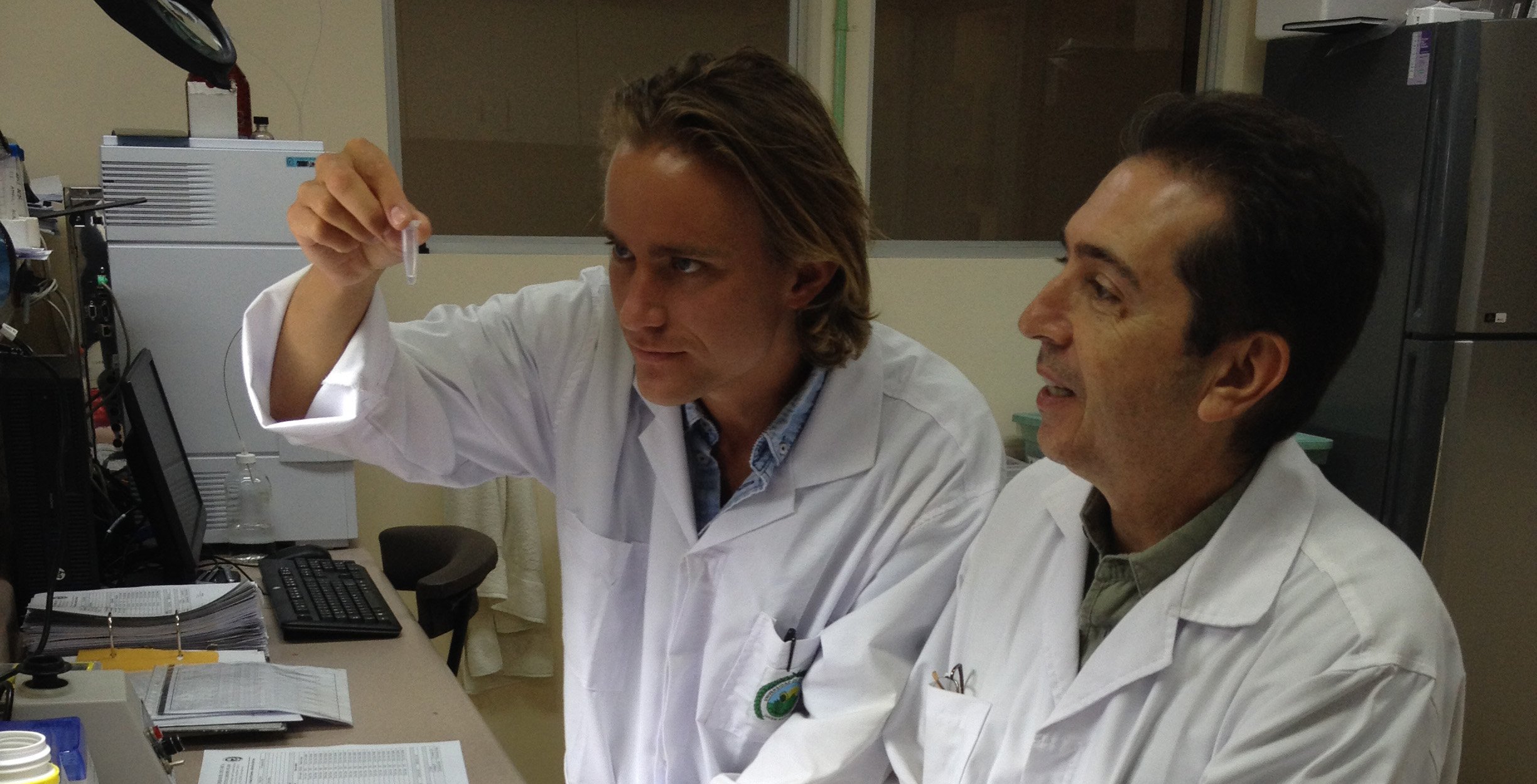 Andreas Laustsen (left) with colleague at Costa Rica antivenom research facility