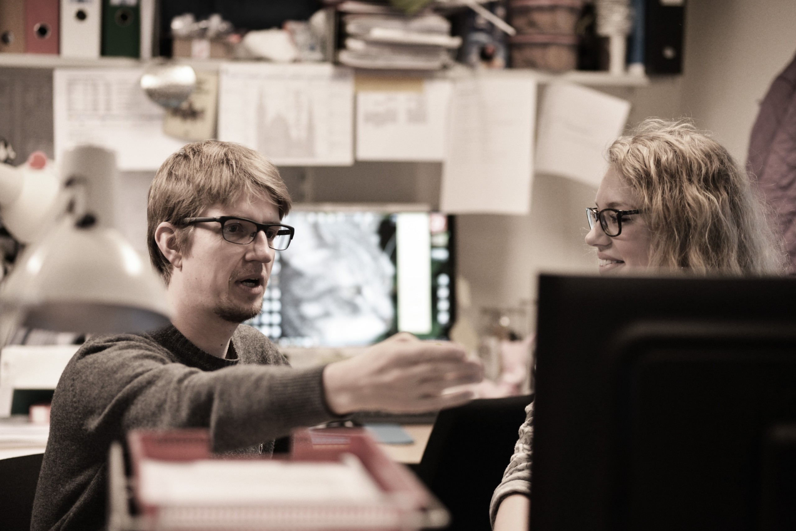 Long working hours at the lab and in front of the computer (staged photo)