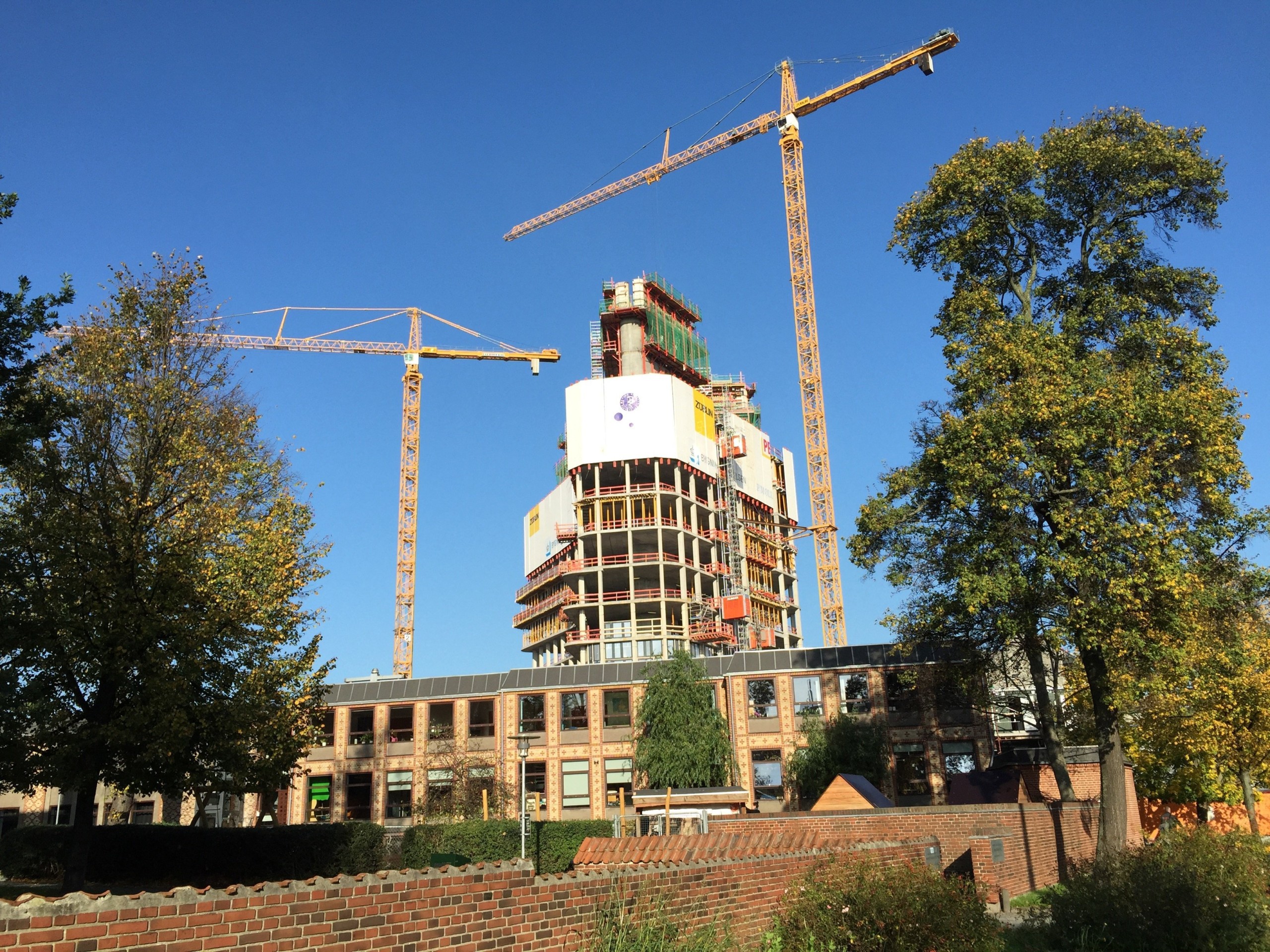 BYGHERRE - Bygningsstyrelsen, ikke KU, der opfører universitetets nye vartegn, Mærsktårnet på Nørre Campus. Det vides endnu ikke, hvad uddannelsesministeren, rent politisk, mener om at lade KU selv overtage ansvaret og risikoen ved at eje sine bygninger.