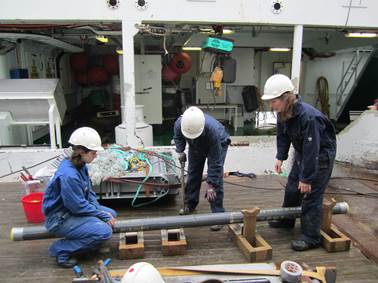 Ashley, Margit and Ida cut a gravity core into sections
