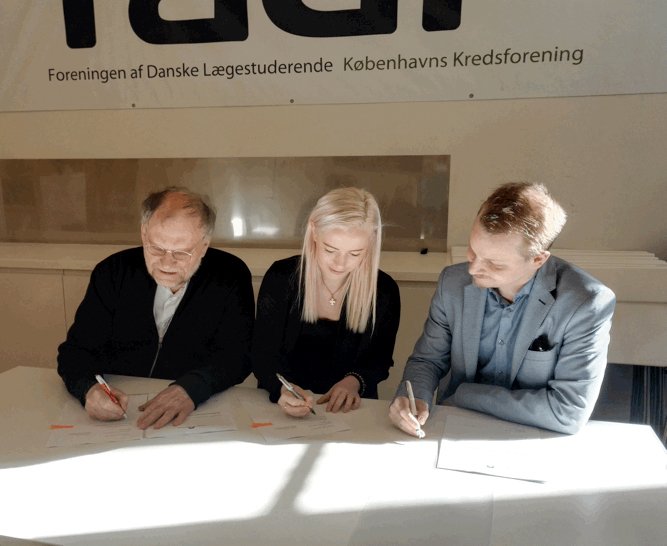 FRA VENSTRE - Torben Conrad, forhandler for SUL og FADL, Marie S. Nielsen, formand for de universitetsansatte lægestuderende, Leif Donbæk, formand for SUL.