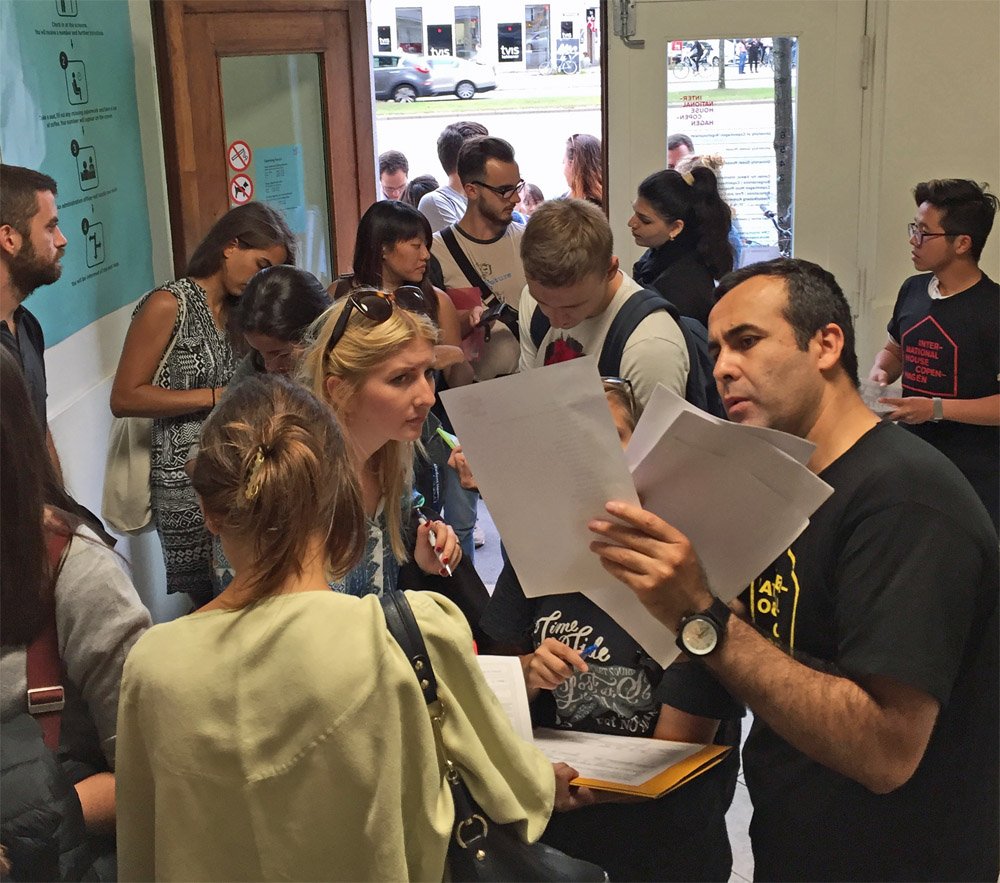 Rush hour at the International House – International students gather to receive instructions on how to apply for different kinds of registrations and housing, among other things. 