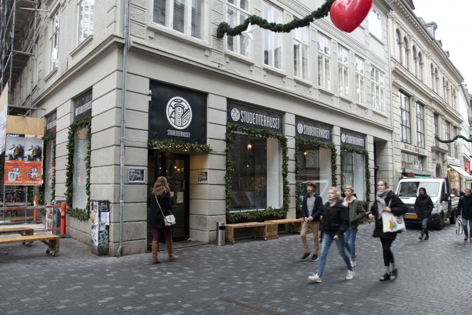 Studenterhuset has its address in Købmagergade 52, not far from the Faculty of Law’s and the Faculty of Theology’s current premises. After the New Year, the two faculties will move to South Campus in the Amager district, and this will mean fewer morning guests at the Studenterhuset café. 
