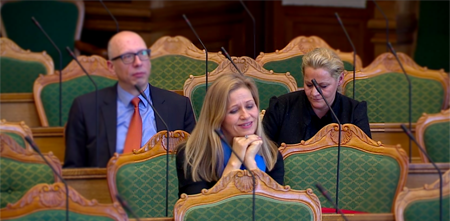 Marie Krarup fik ikke vedtaget sit beslutningsforslag om at lukke landets offentlige bederum, men bederum var talk of the town 21. februar 2017 - og slaget om (ikke-kristen) religion i det offentlige rum er ikke ovre.