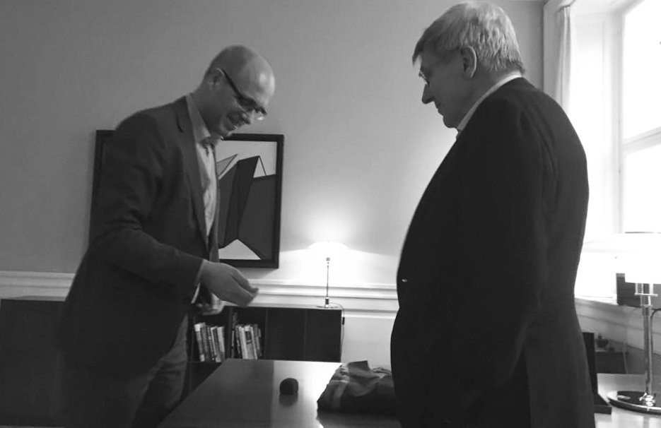 Ralf Hemmingsen passes the ceremonial robe, chain and keys to the University's new rector, Henrik C. Wegener