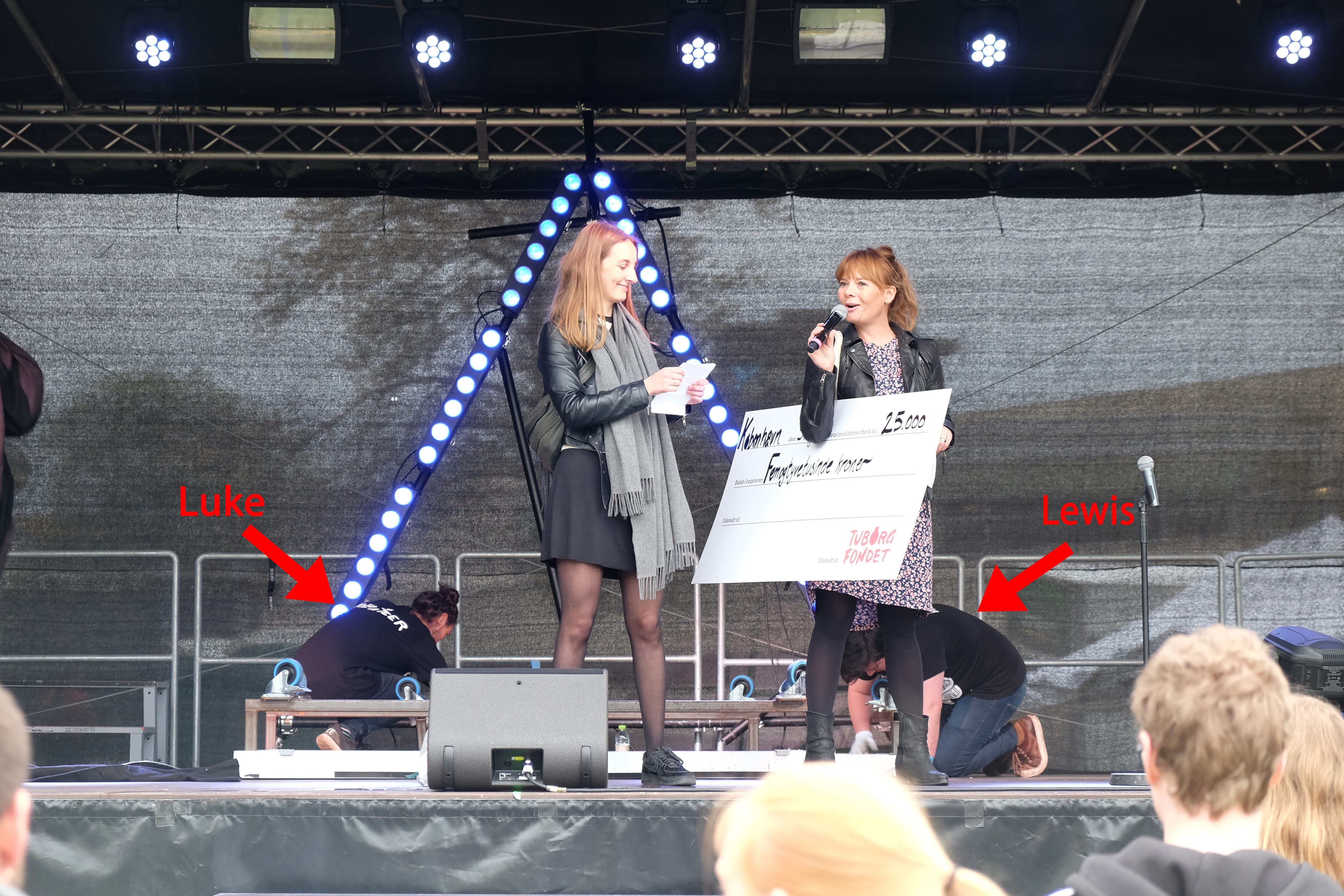 Imens prisen for Aktive Studerende blev delt ud, gjorde Luke og Lewis scenen klar til CHINAH's optræden.