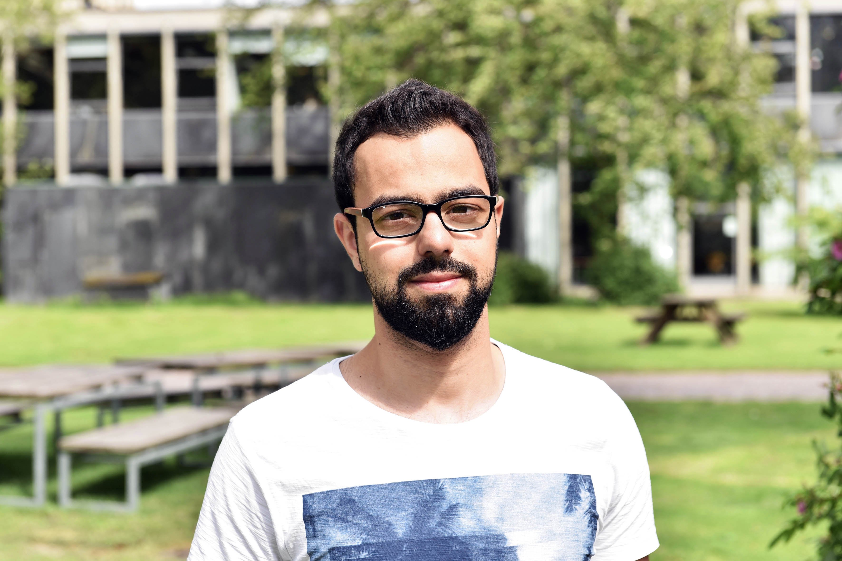 Mohannad Aloula fled from Syria via Turkey to Denmark in 2014. Now he is in an internship at the Department of Chemistry and dreams of studying biochemistry.