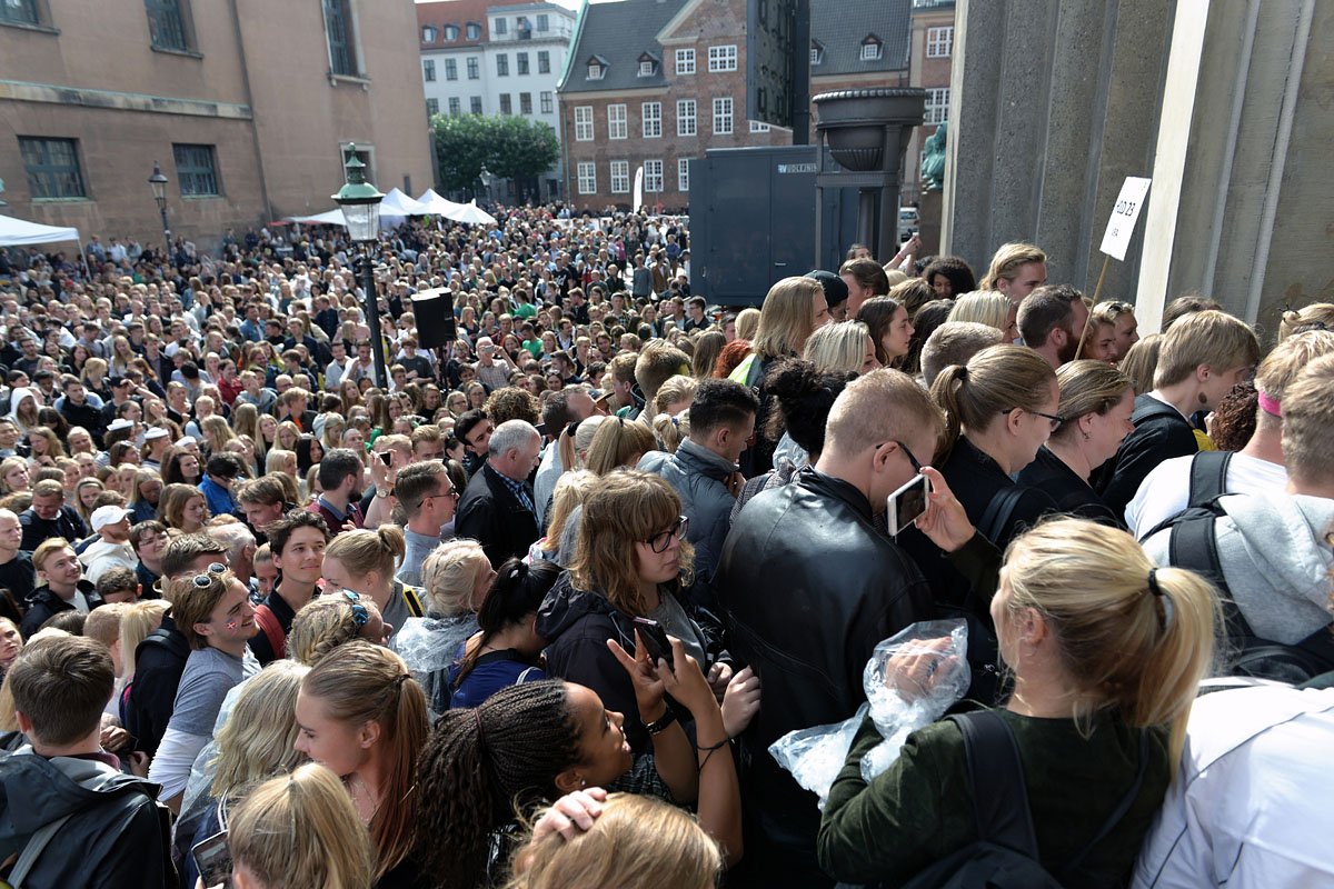 Billede fra immatrikulationen 2016, som blev afholdt på en propfyldt Frue Plads 