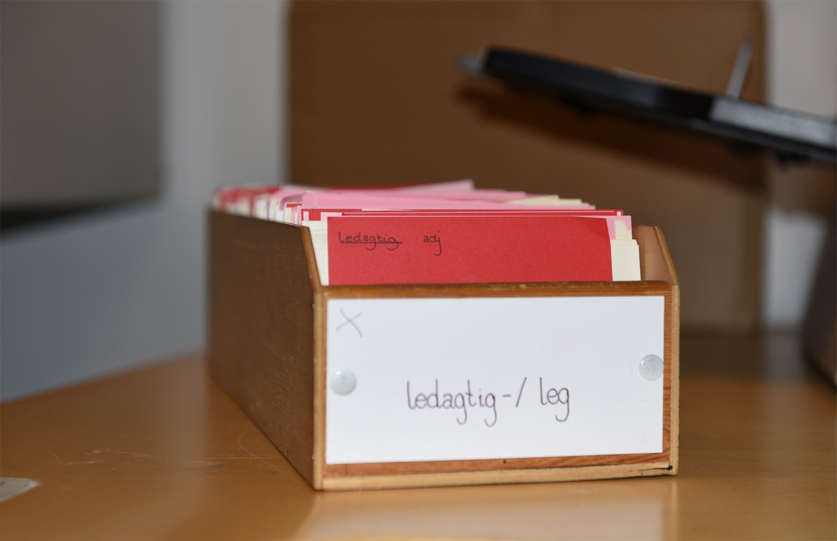 Index cards from the historical dialect dictionary Ømålsordbogen are among the six million pieces of cultural heritage that need to be digitized and stored in the basement.