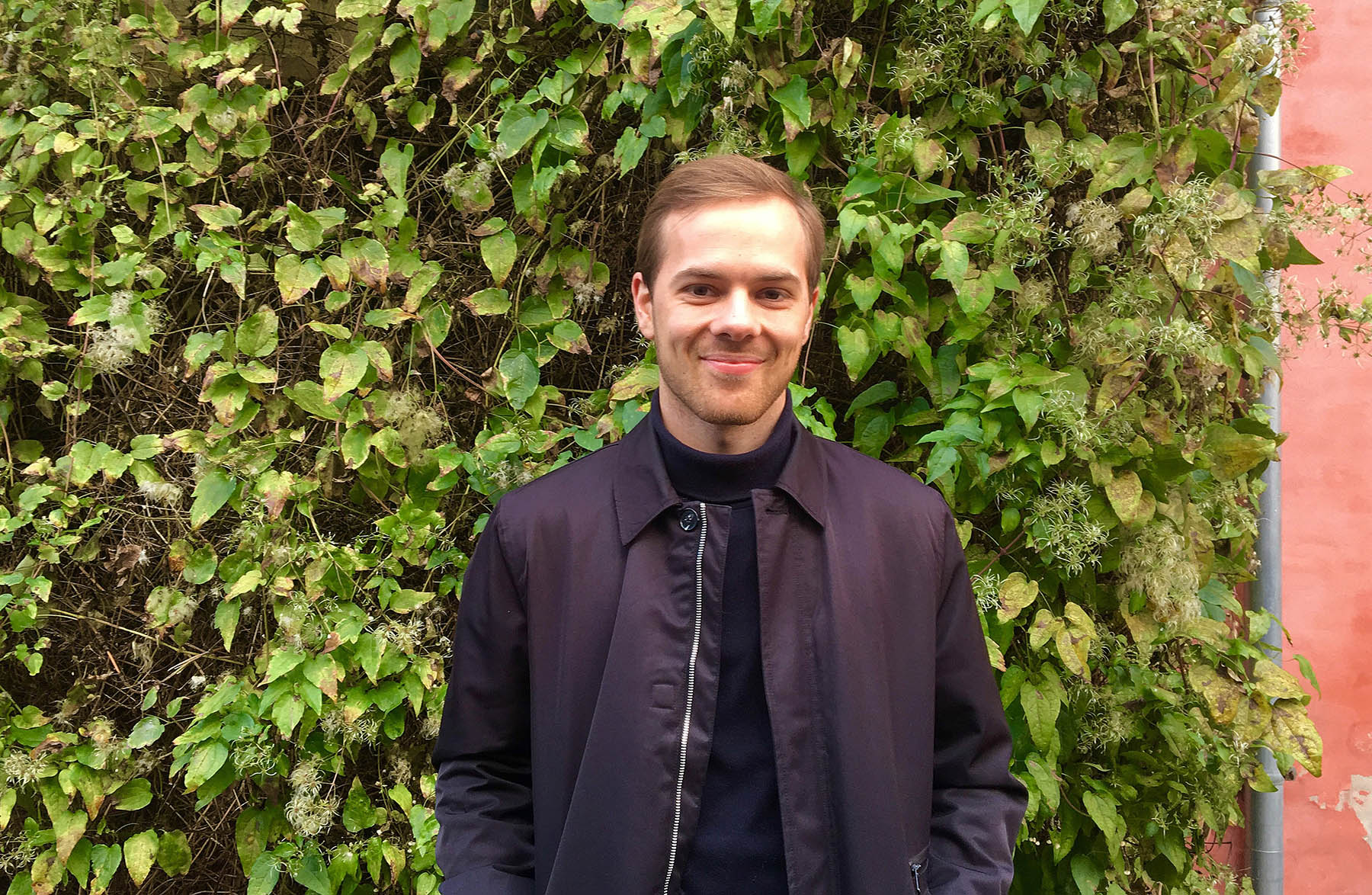 Student Emil Regin Brodersen wrote in the spring of 2017 a thesis on how economics students who study abroad at elite universities subsequently gain a significantly higher salary