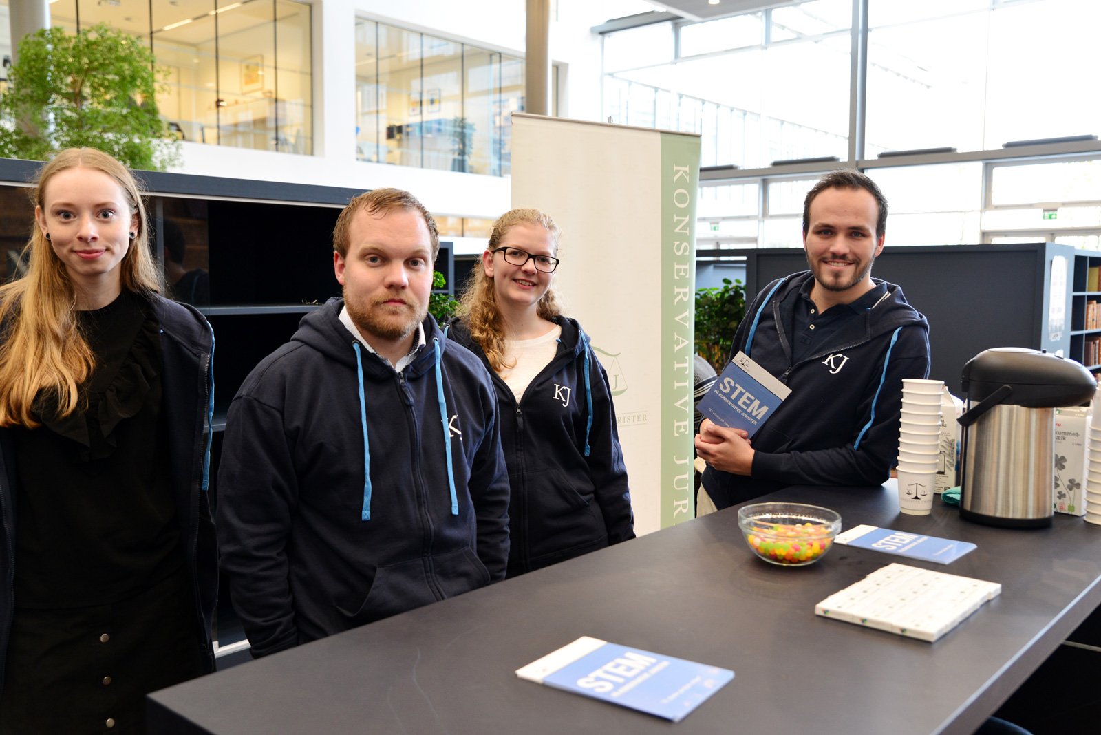 (fra venstre) Therese Bruhn, Andreas Vindstrup Fjeldsted, Charlotte Torp-Hansen og Morten Bordrup stod klar med kaffe.