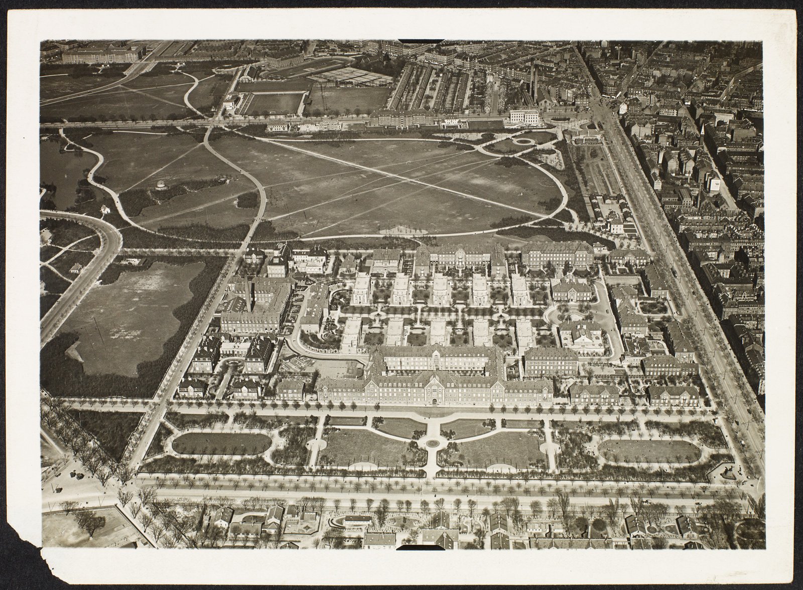 Luftfoto af det færdigbyggede Rigshospital i 1910, som delvist var finansieret af Kommunitetsformuen. 