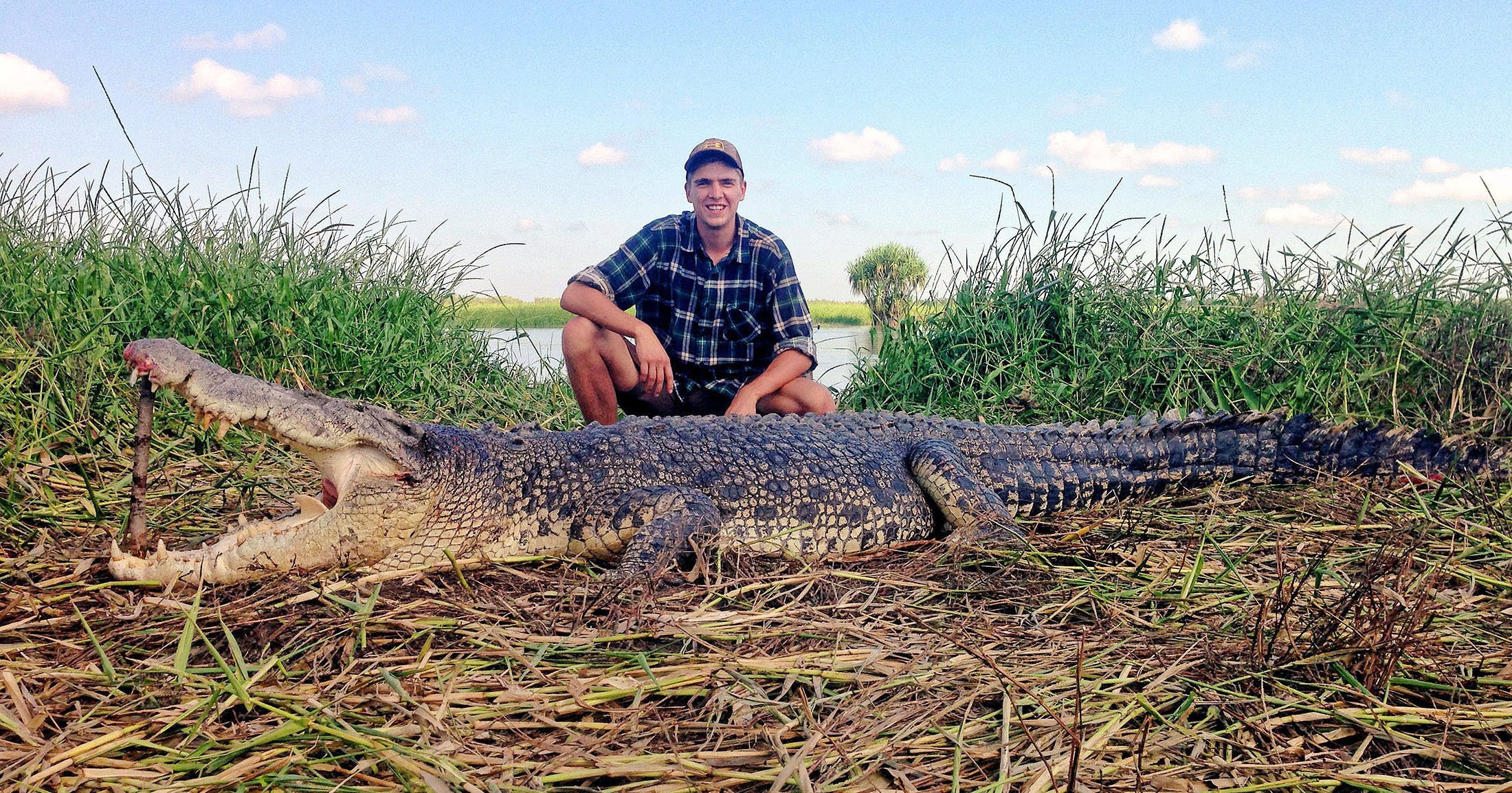 Niels Thordal tog til Australien og arbejdede på en safarifarm efter gymnasiet i sin søgen efter det rigtige studie. Det fandt han , og han fik stillet noget af sin eventyrlyst efter det stillesiddende gymnasium.