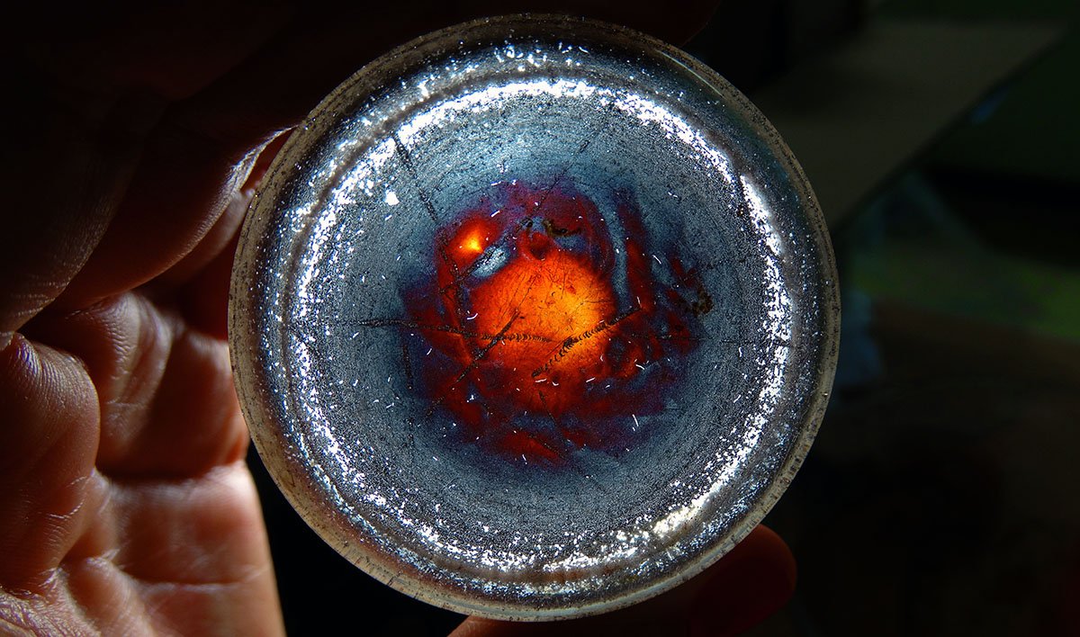 Who said that all nanoparticles are grey, colourless and sad to look at? The smallest elements – here that nanoparticles – can give the 'biggest' colours.