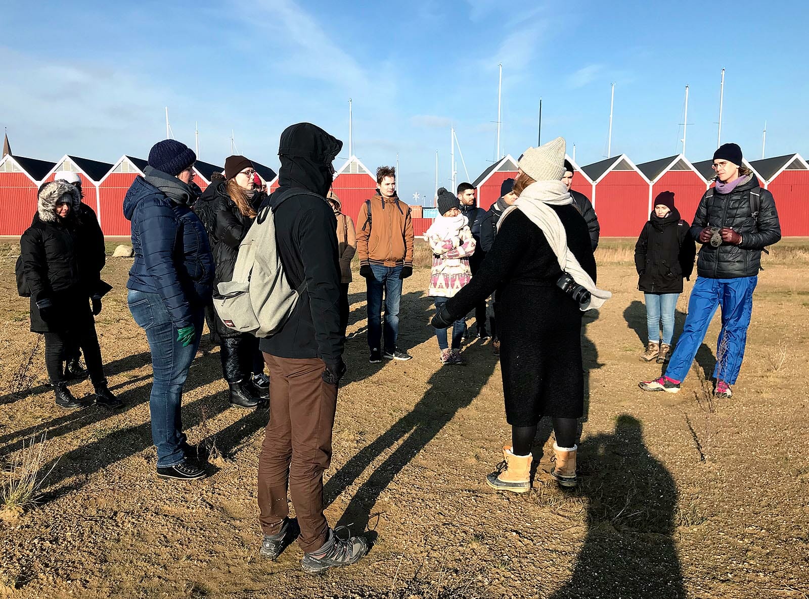 At the harbour in Nykøbing, Mette Holst (with her back to the camera) and Lauritz show around the UCPH students.