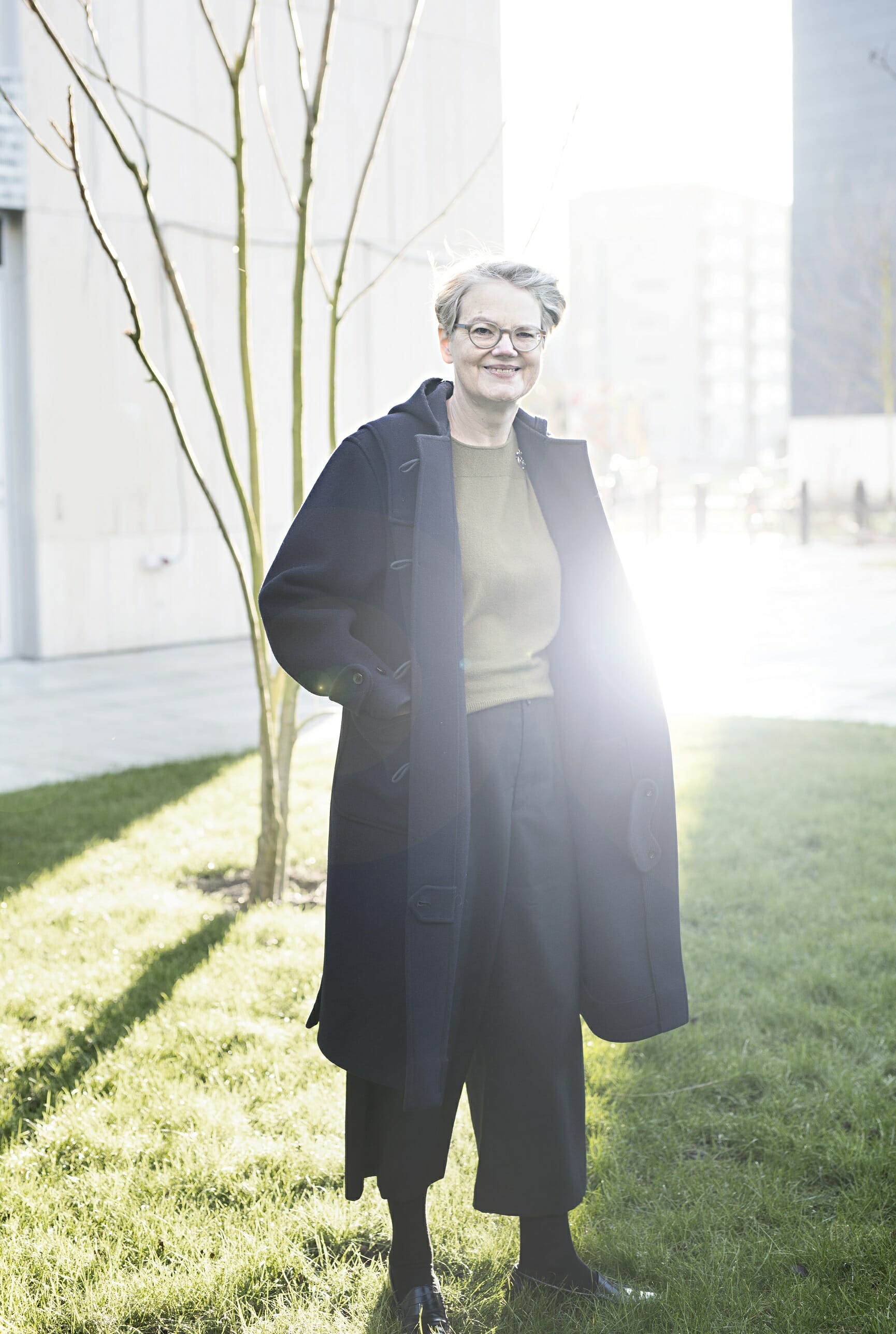 »Kunstværket Gabriel er en virkelig god kommentar til huset her, som udstråler alt for blid og venlig effektivitet, som sådan et moderne byggeri jo gør.«